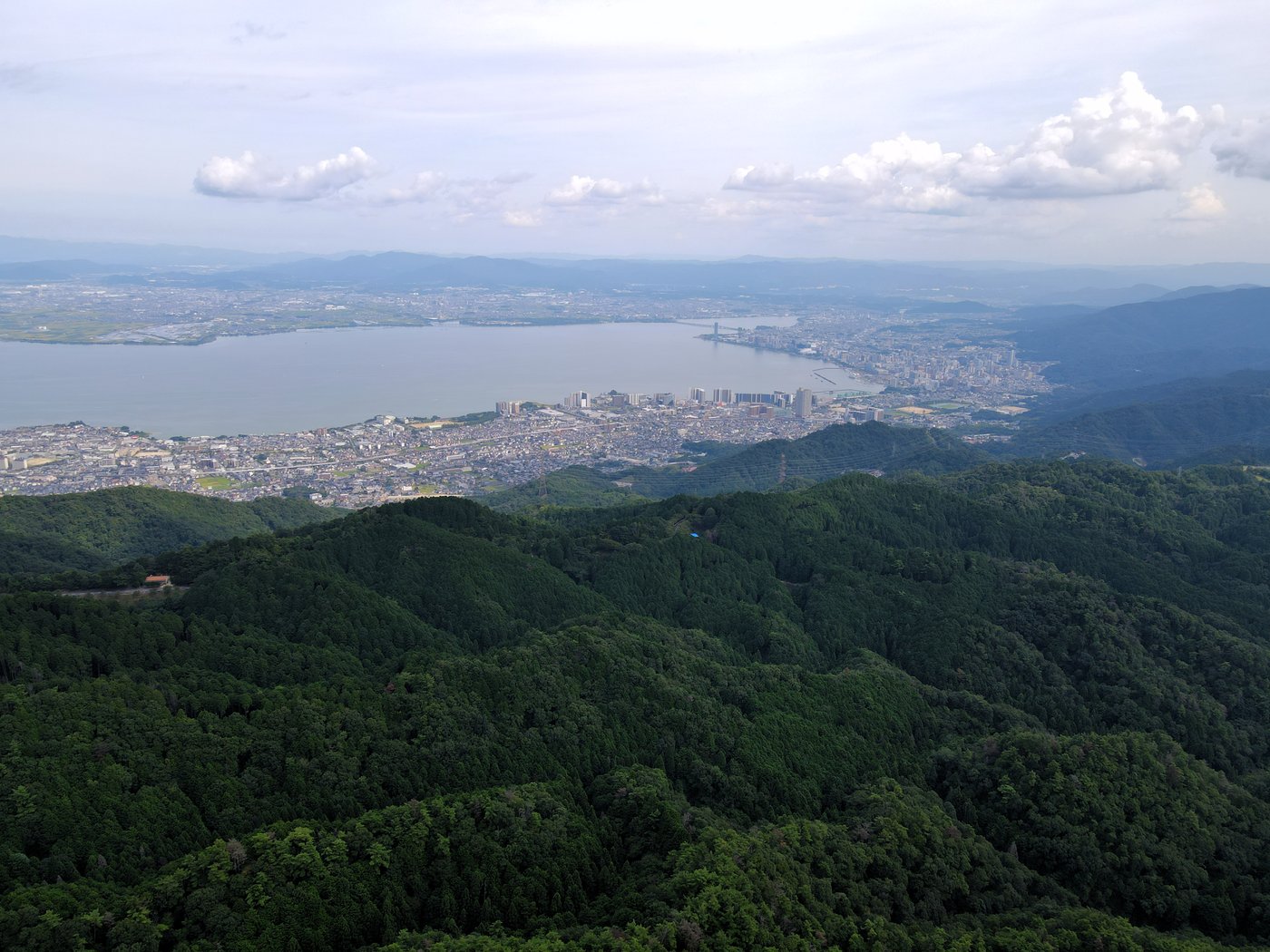 大津市街と琵琶湖の全景